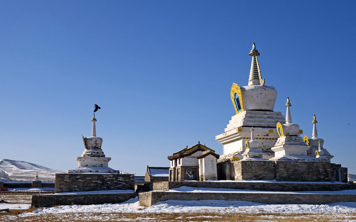 Erdene Zuu Mongolie palais ciel bleu neige montagnes