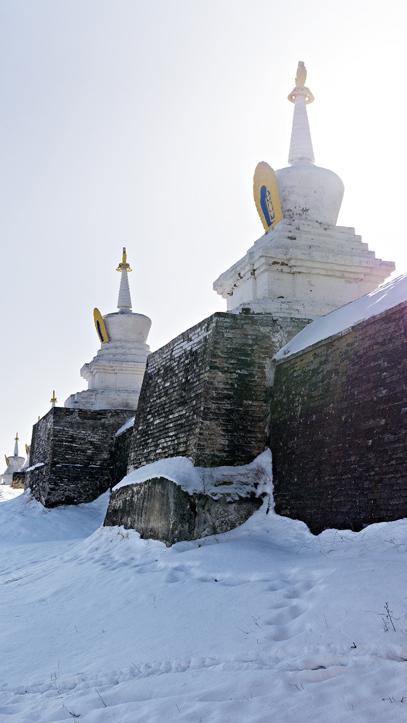 Stupas Erdene Zuu Karakorum Mongolie neige