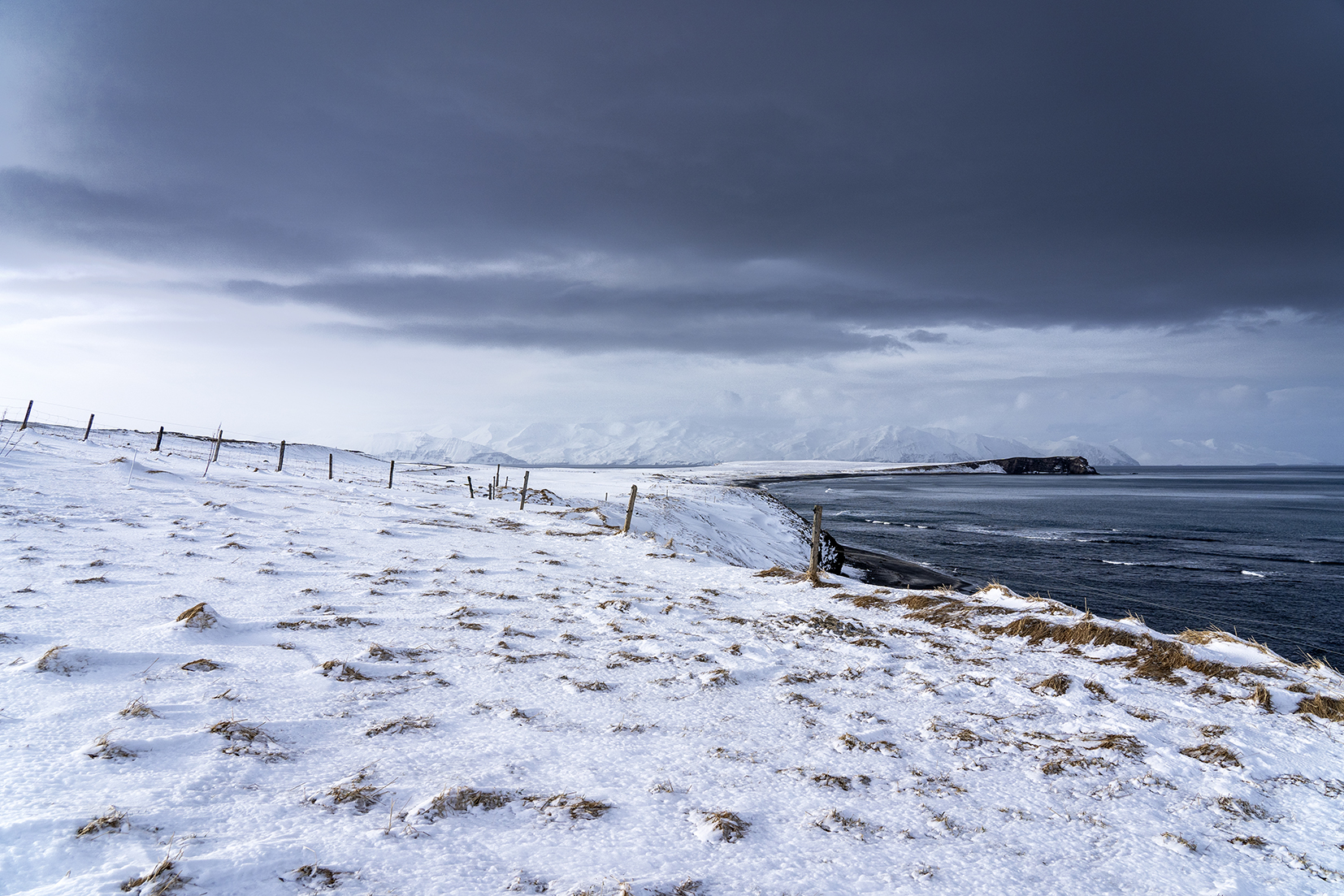 Islande du Nord falaises neige mer