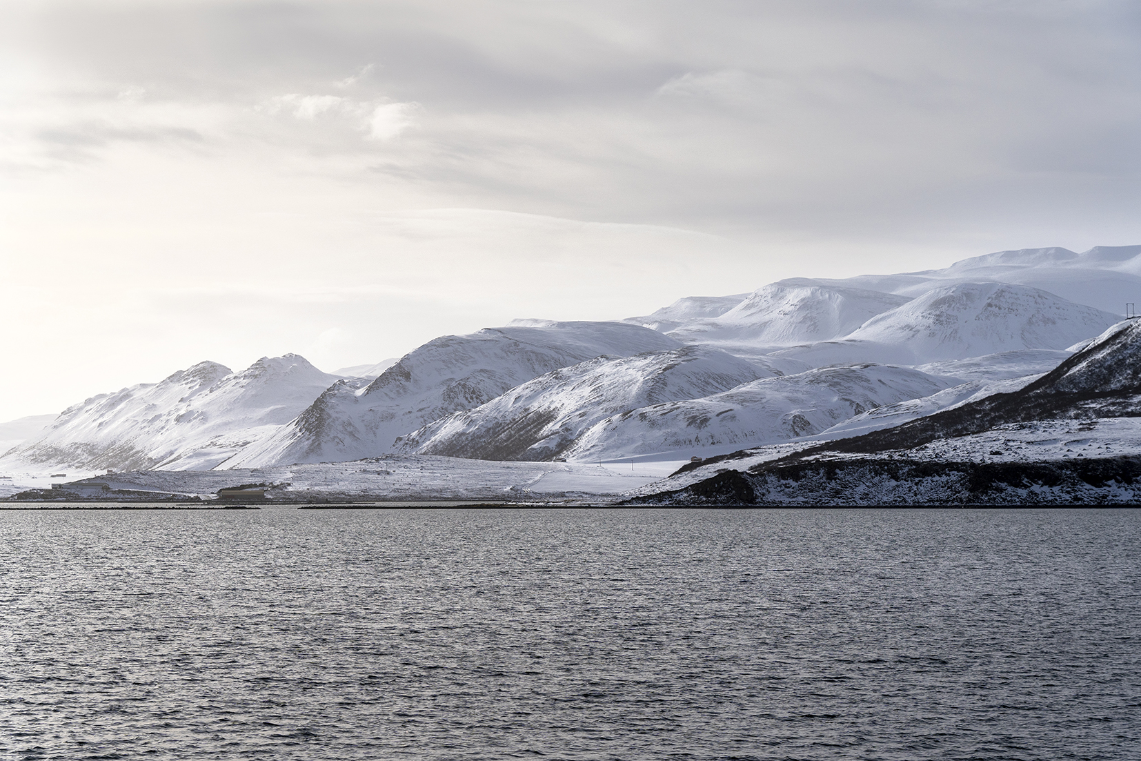 Husavik montagnes mer