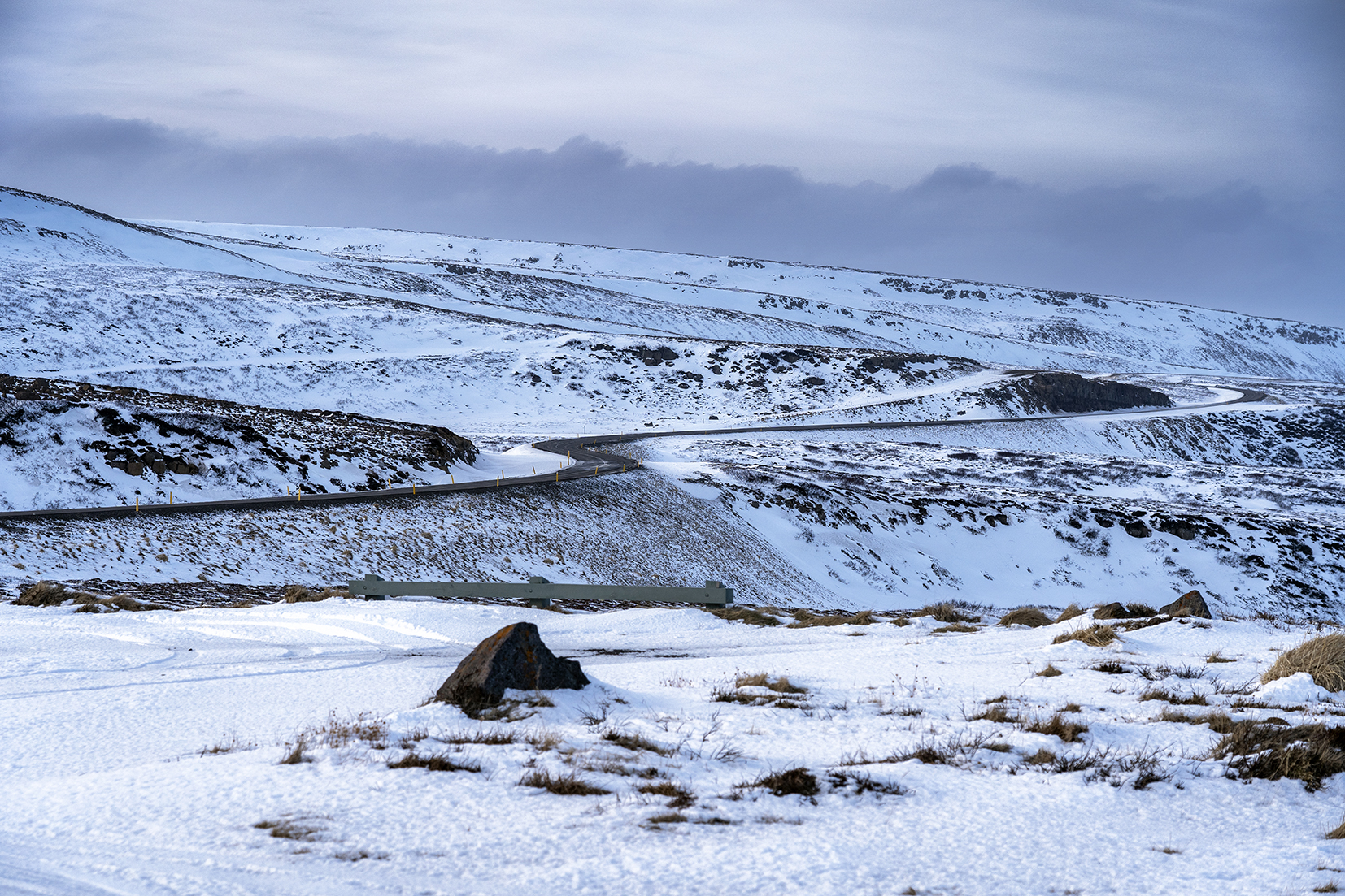 Islande du Nord route serpente neige