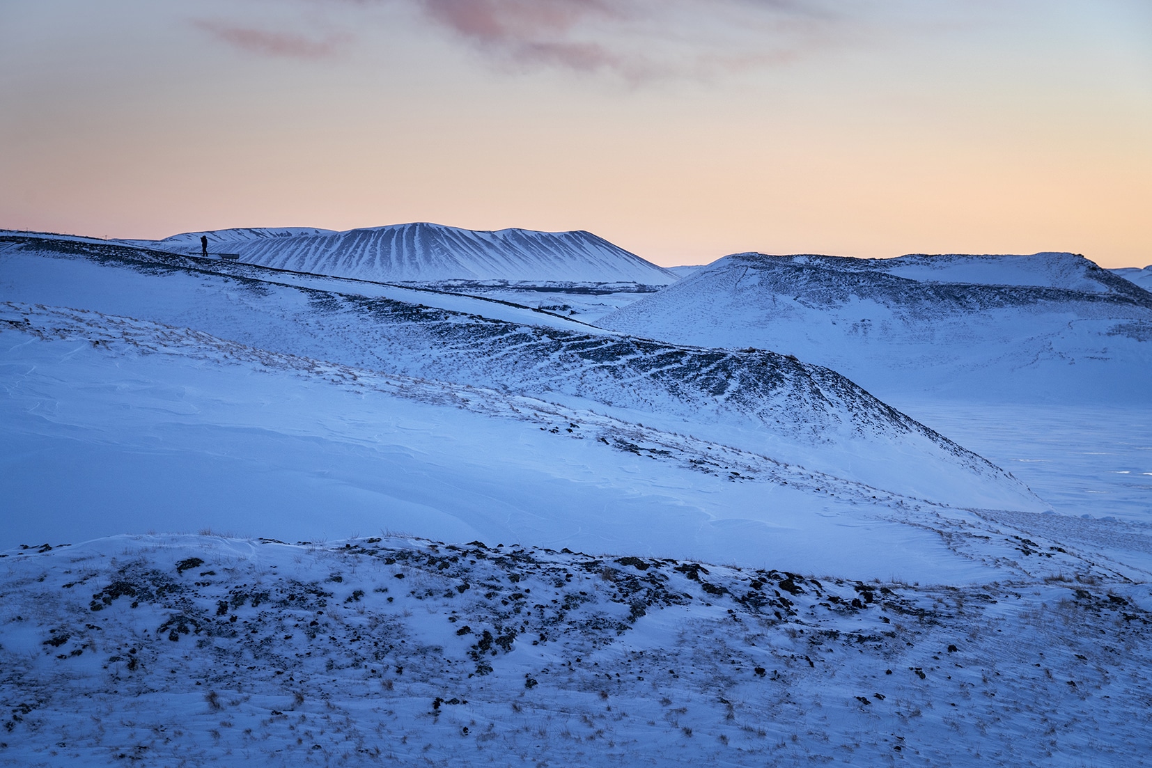 Mývatn Skútustaðagígar lever de soleil ciel orange volcans bleus Islande du Nord