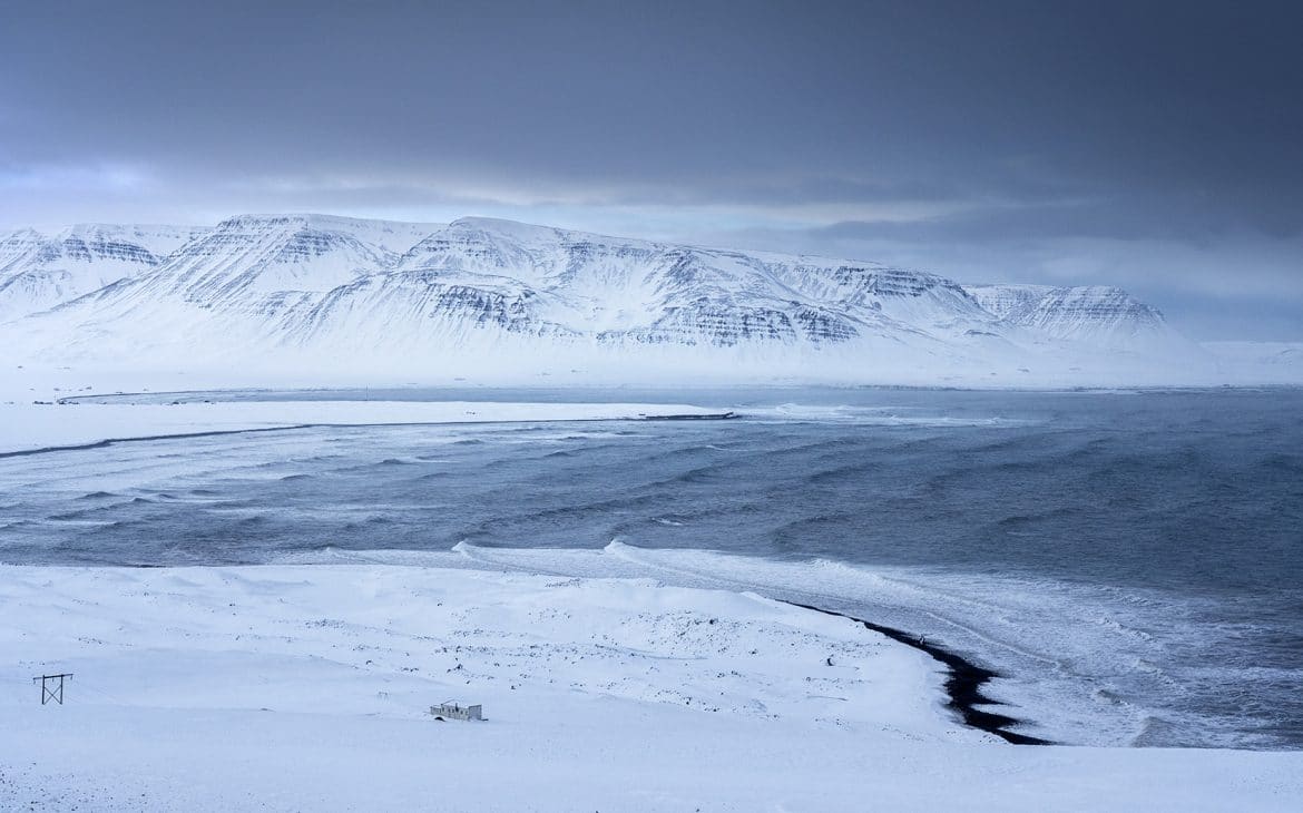 Tröllaskagi mer montagnes nuages noirs