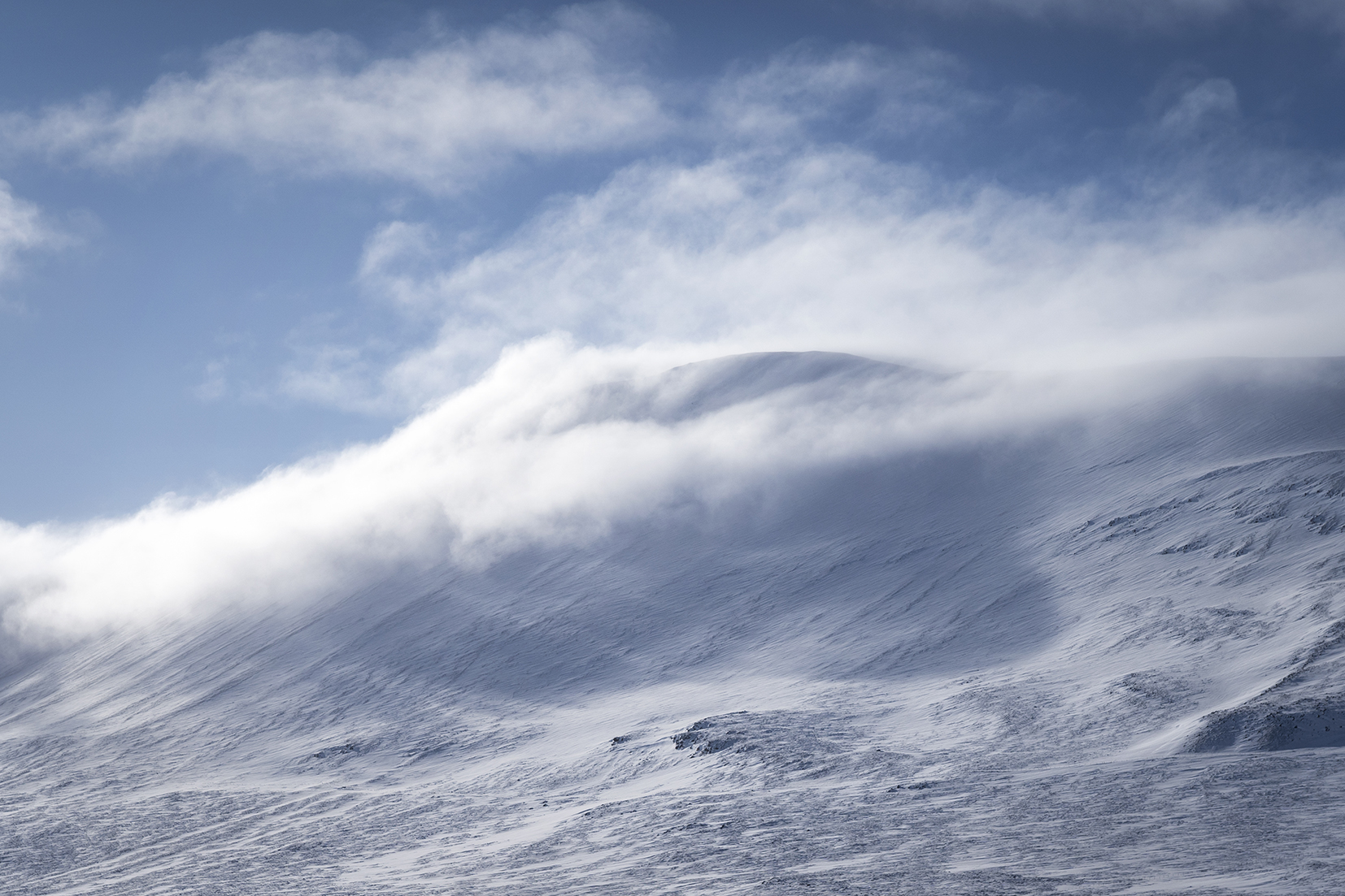 collier de nuages montagnes