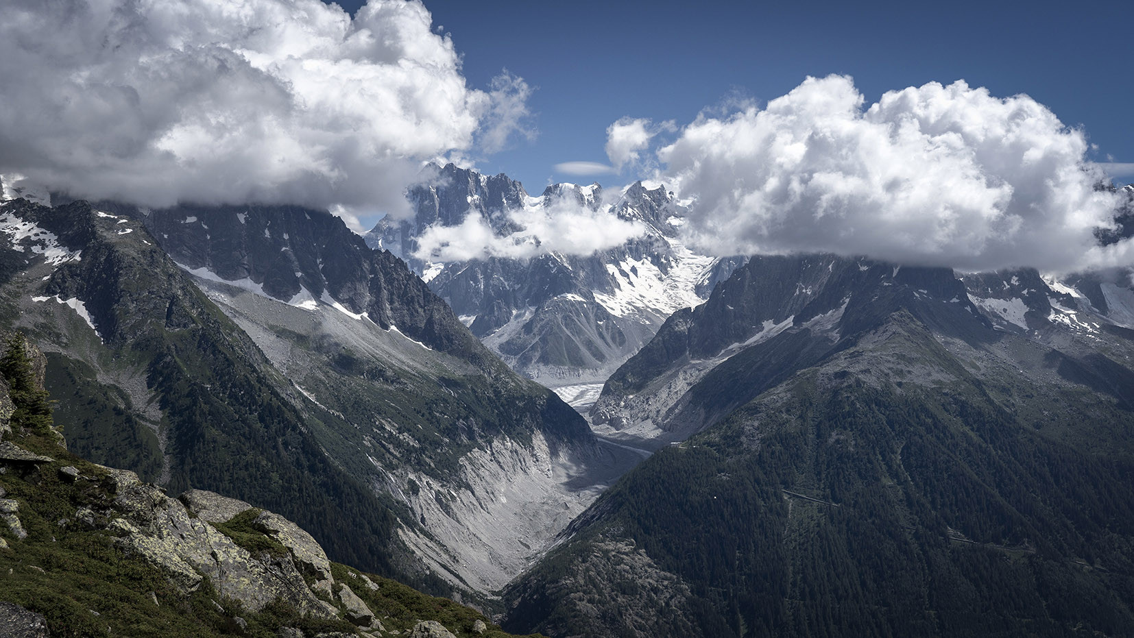 mer de glace nuages montagnes neige