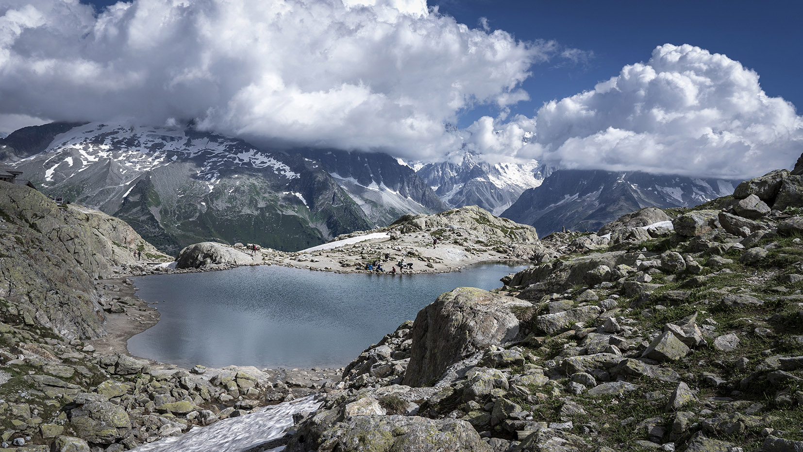 Randonnée lac Blanc eau verte nuages montagnes