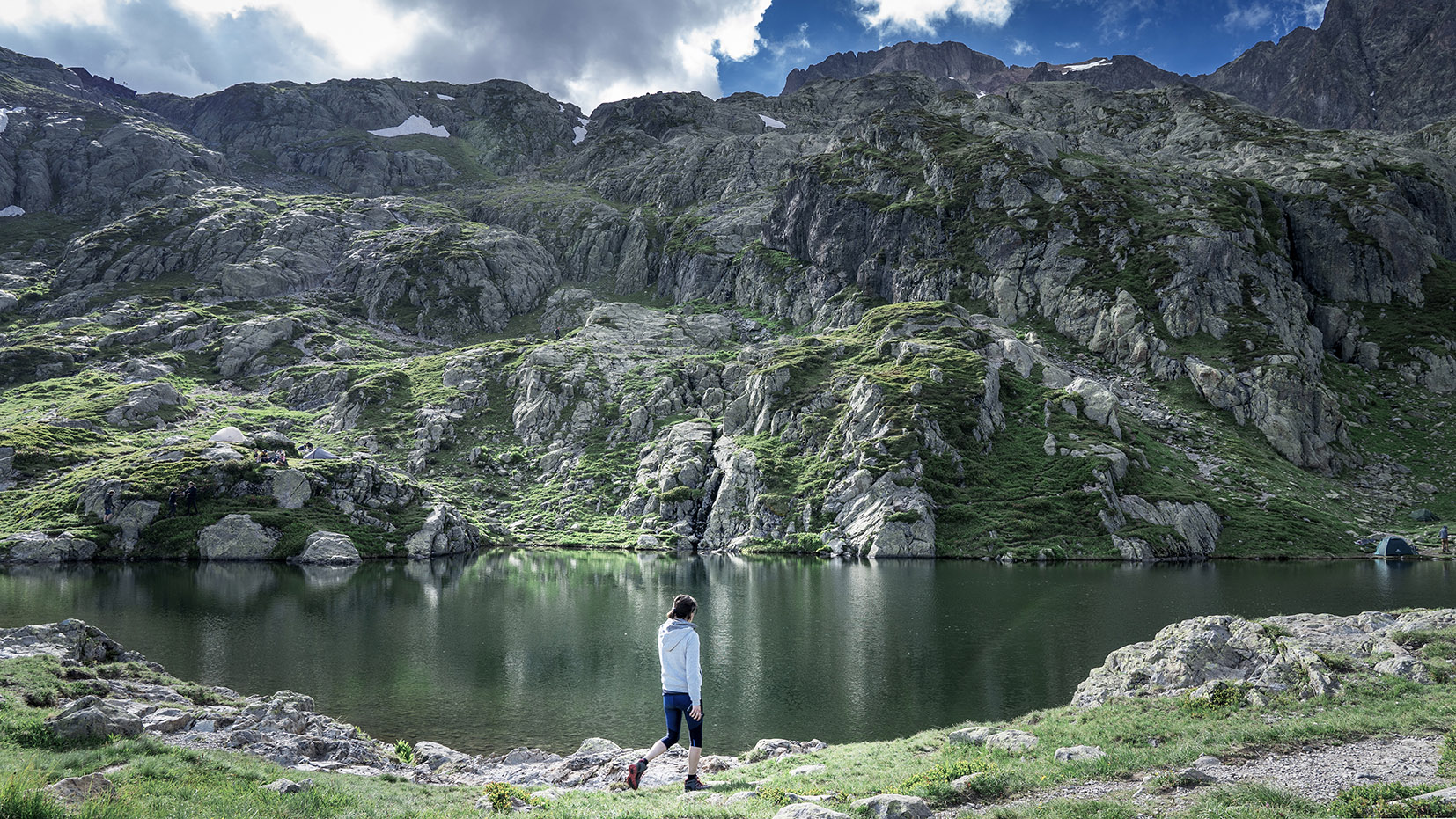 Lac Cheserys verdure ciel bleu