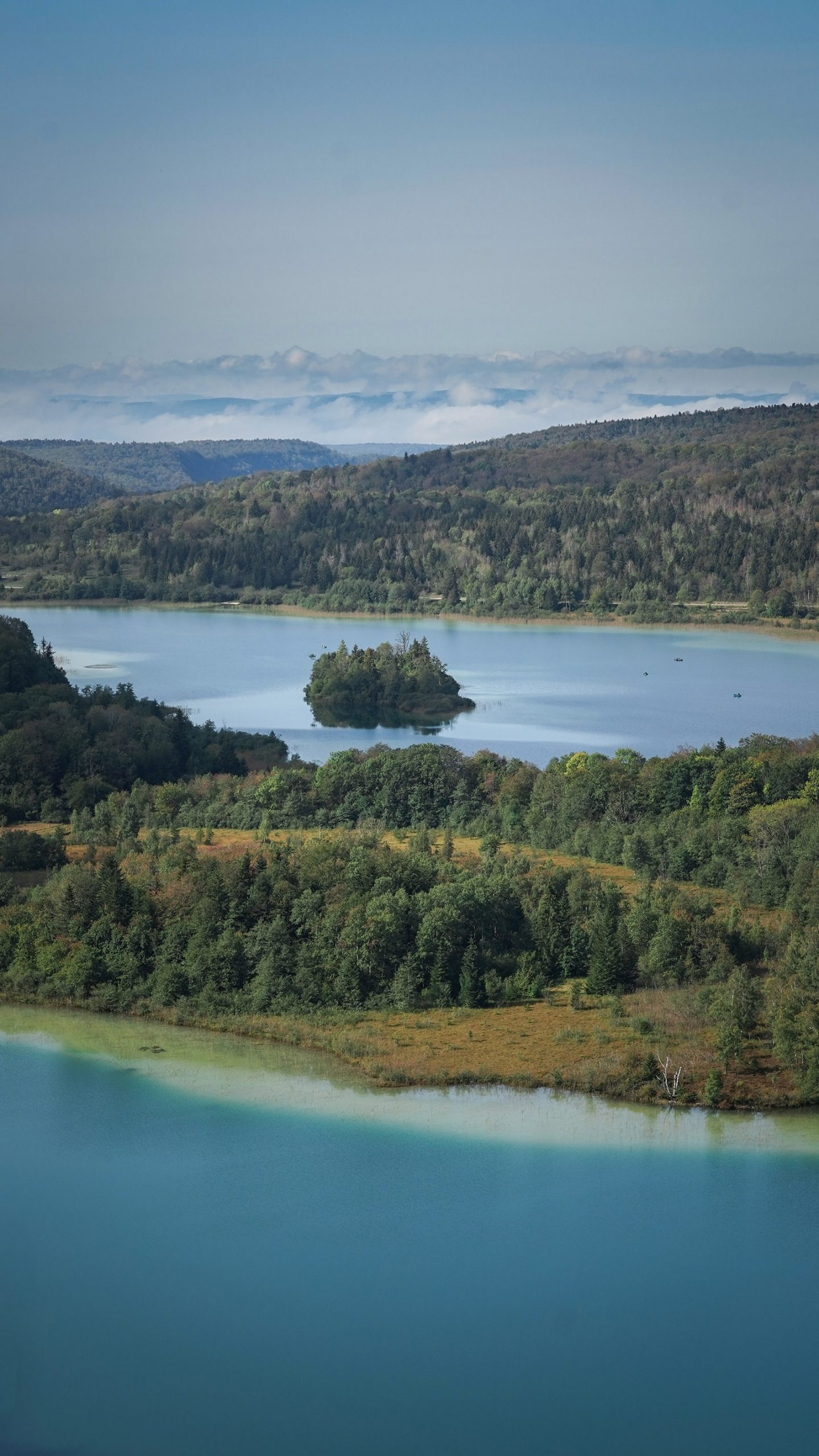 Lac Ilay Maclu belvédère des 4 lacs motte sapins, nuages
