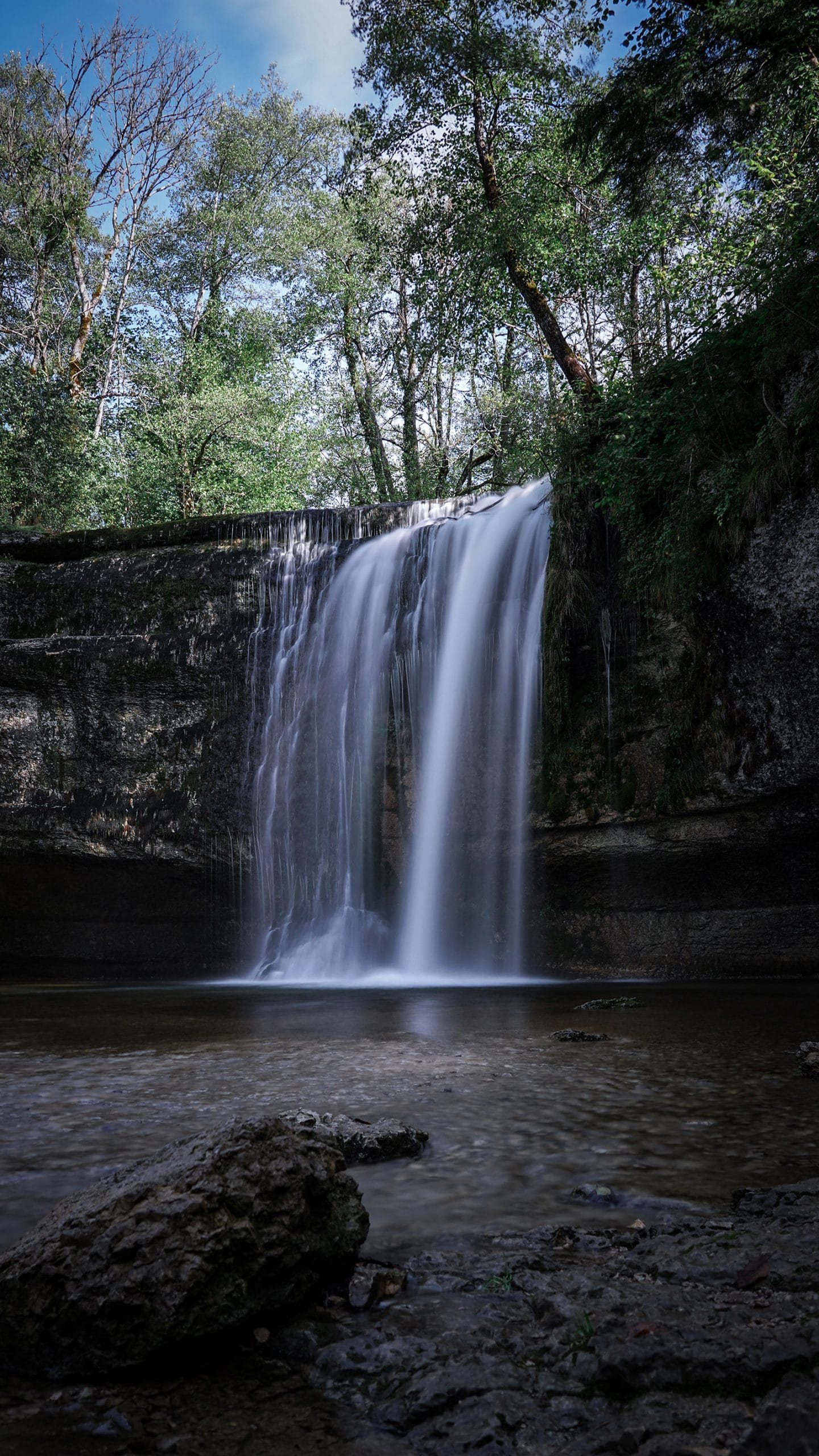 Cascades du Hérisson pose longue eau arbres roche Jura