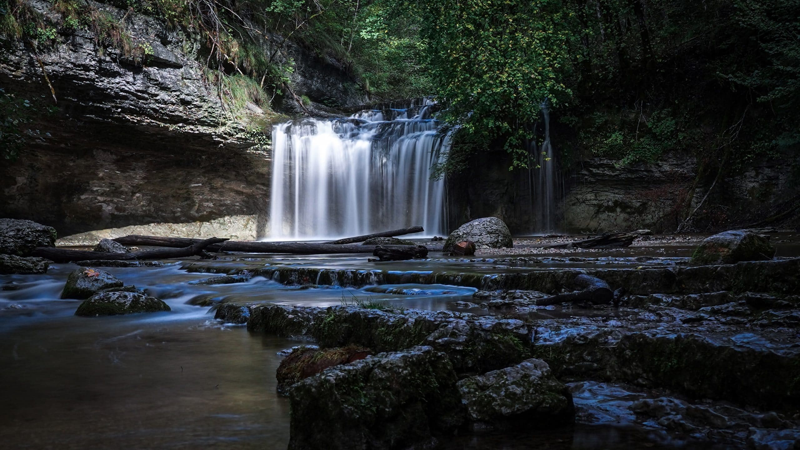 Jura cascades du Hérisson, pose longue forêt eau