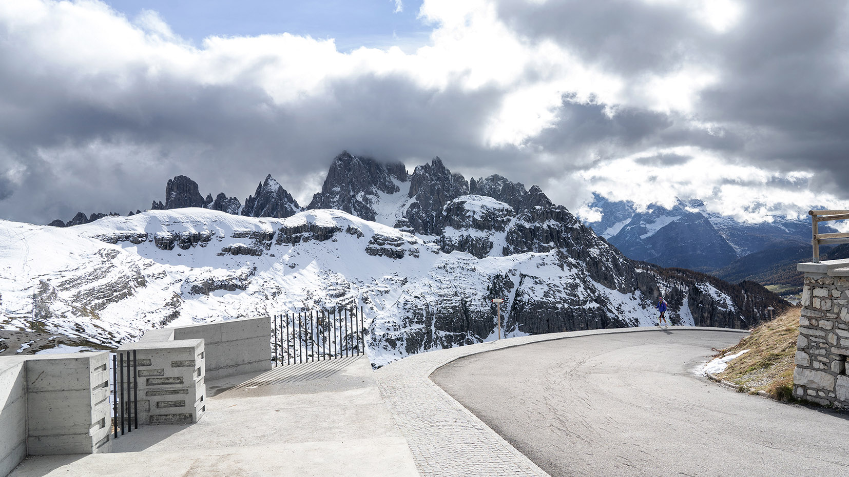 Randonnée Tre Cime di Lavaredo route vue montagnes neige