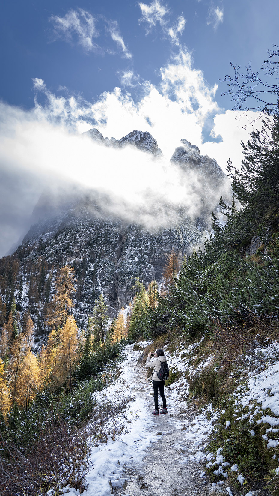 Lago di Sorapis montagnes sentier sapins automne neige