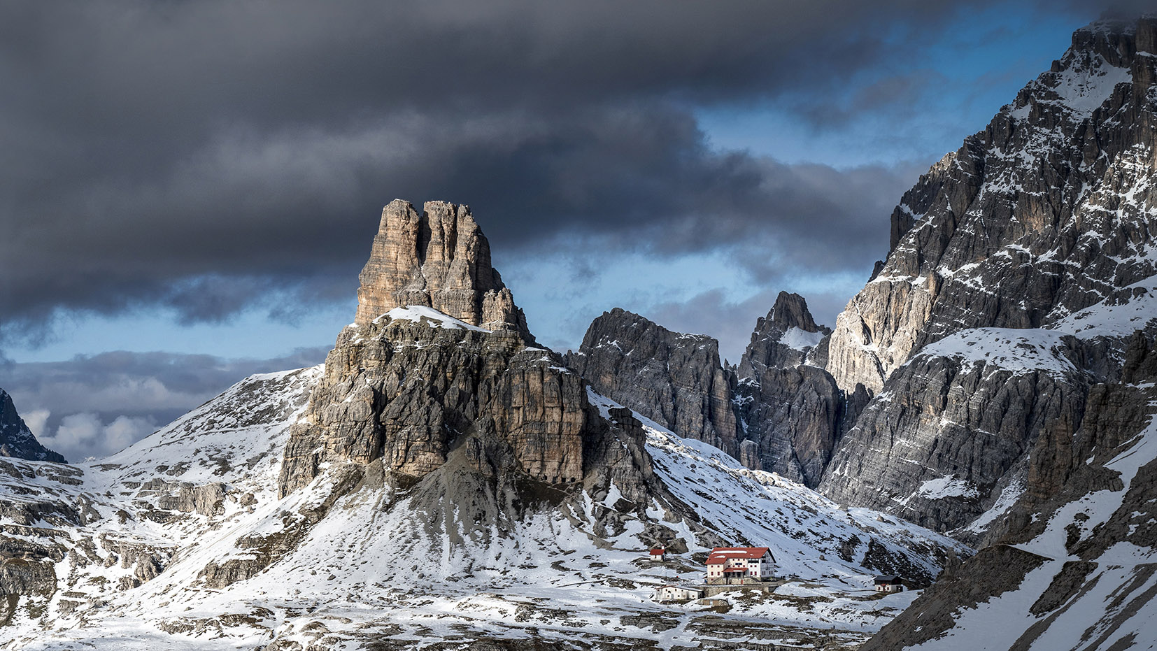 Refuge Locatelli Sud-Tyrol Iralie montagnes crépuscule