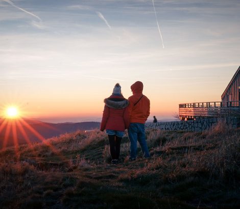 Couple le Hohneck sommet Vosges montagnes orange refuge montagnes